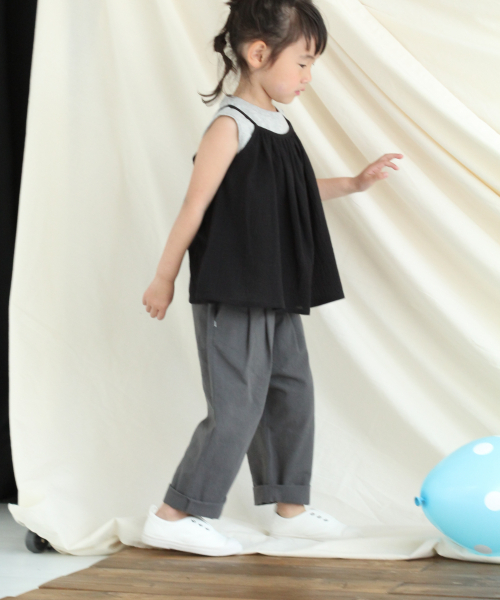 LOWRYS FARM（ローリーズファーム）の「コットンタックパンツ　837733（その他パンツ・キッズ・チャコールグレー/ライトベージュ/イエロー/ベージュ/ベージュ系その他・100/110/120/130/LARGE/MEDIUM/SMALL/X-LARGE）」の15枚目の写真