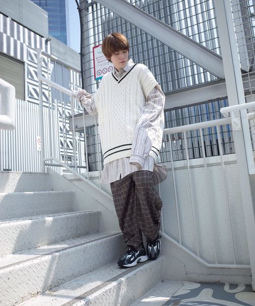 AFYF（エーエフワイエフ）の「【ビッグシルエット】AFYF 2019AWDS CABLE KNIT VEST/オーバーサイズケーブルニットベスト（ニット/セーター・メンズ・ホワイト/ベージュ/ブラック・FREE）」の4枚目の写真