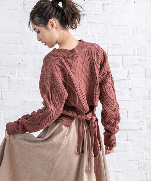 fifth(フィフス)の「バックシャンケーブルVネックニット(ニット/セーター・レディース・ホワイト/ブラウン・MEDIUM)」の2枚目の写真