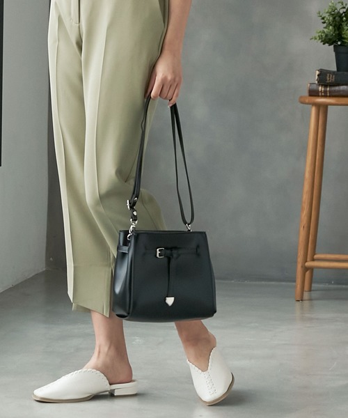 KOBE LETTUCE（コウベレタス）の「ベルトデザインショルダーバッグ（ショルダーバッグ・レディース・アイボリー/キャメル/ブラック・FREE）」の3枚目の写真