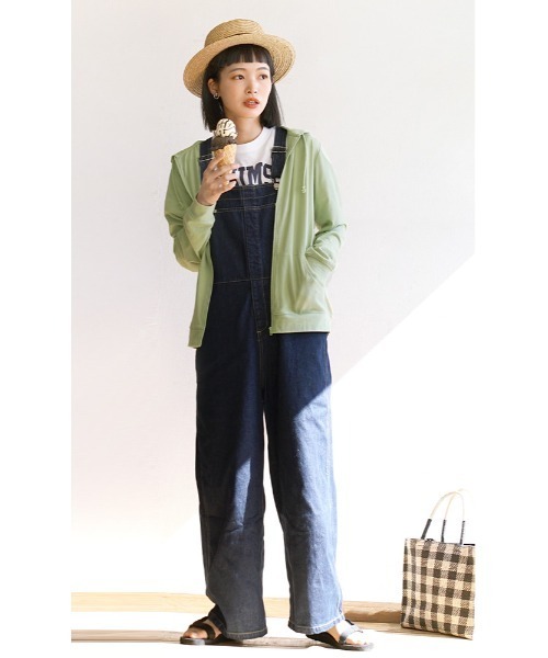 zootie（ズーティー）の「【さらりと軽い着心地！】 さらっと薄手で快適 UVカットパーカー（パーカー・レディース・ブラック/ベージュ/ネイビー/オフホワイト/イエロー/ブラック×ホワイト/ホワイト系その他/杢グレー/グレー系その他/イエロー系その他/フューシャピンク/ブルー系その他/ピンク系その他/チャコール/ライトカーキ/ホワイト系その他2/ライトブルー/ライトイエロー/ミント/ラベンダー・LL/3L/M/L/S）」の22枚目の写真