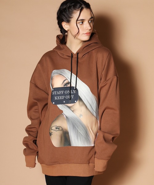 GALLIS ADDICTION（ガリスアディクション）の「GA フォトガールパーカー（パーカー・メンズ・ホワイト/ブラック/ブラウン/イエロー・M/L）」の3枚目の写真