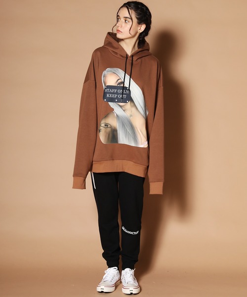 GALLIS ADDICTION（ガリスアディクション）の「GA フォトガールパーカー（パーカー・メンズ・ホワイト/ブラック/ブラウン/イエロー・M/L）」の11枚目の写真