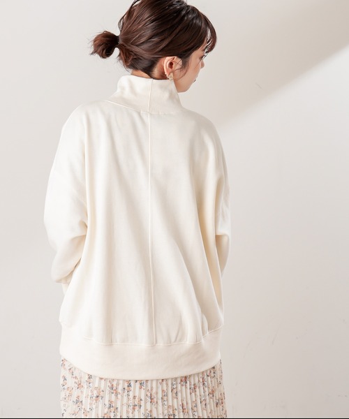 natural couture(ナチュラルクチュール)の「裏起毛裏毛ハイネックゆるトップス(Tシャツ/カットソー・レディース・アイボリー/スミクロ/ミント/ピンク/グレイッシュベージュ・FREE)」の8枚目の写真