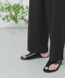 エコレザーアシメトングサンダル