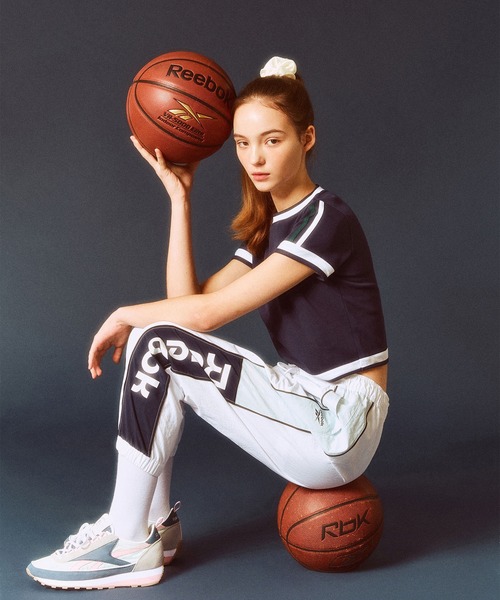 Reebok(リーボック)の「O!Oi クラブ ショートスリーブ Tシャツ / O!Oi Club Short Sleeve T-Shirt(Tシャツ/カットソー・レディース・ホワイト/ブラック/コーラル/ネイビー・LARGE/X-LARGE/SMALL/MEDIUM)」の9枚目の写真