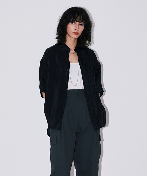 Bonjour Girl（ボンジュールガール）の「ワッシャーサテンオーバーサイズミリタリーシャツ（シャツ/ブラウス・レディース・グレー/イエロー/ブラック・FREE）」の5枚目の写真