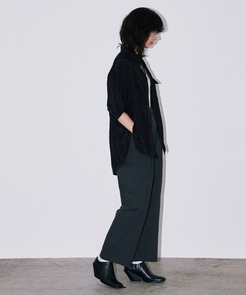 Bonjour Girl（ボンジュールガール）の「ワッシャーサテンオーバーサイズミリタリーシャツ（シャツ/ブラウス・レディース・グレー/イエロー/ブラック・FREE）」の6枚目の写真