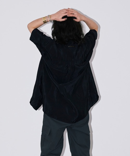 Bonjour Girl（ボンジュールガール）の「ワッシャーサテンオーバーサイズミリタリーシャツ（シャツ/ブラウス・レディース・グレー/イエロー/ブラック・FREE）」の7枚目の写真