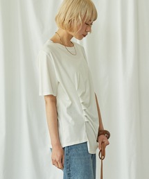タックデザインTシャツ