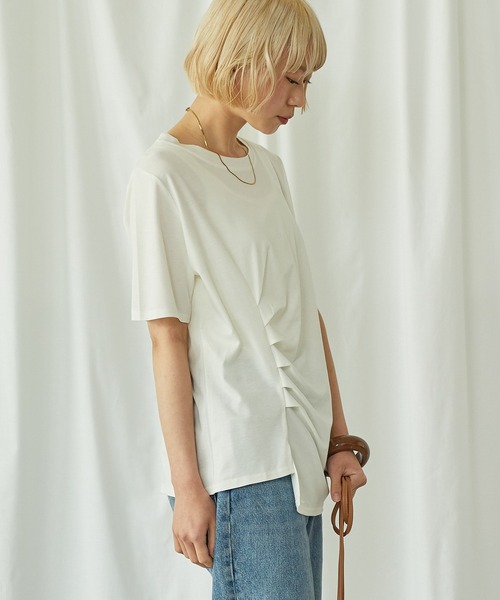 toucher du brise(トゥシェドブリーズ)の「タックデザインTシャツ(Tシャツ/カットソー・レディース・ホワイト/ブラック・M)」の2枚目の写真