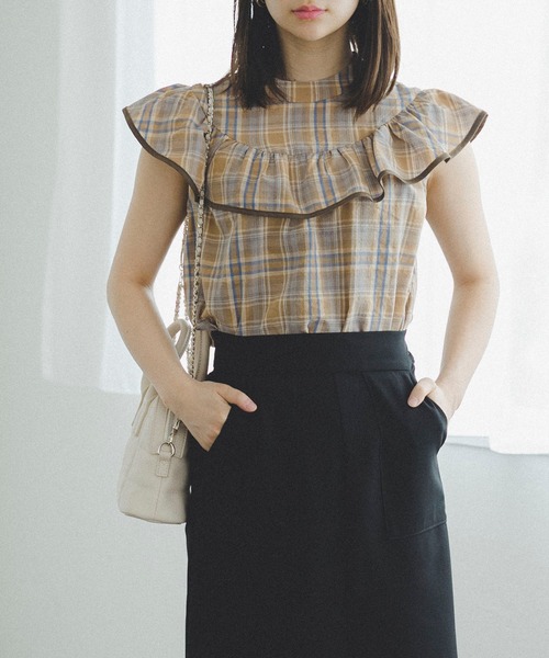 FREE'S MART(フリーズマート)の「フリルヨークチェックノースリブラウス(シャツ/ブラウス・レディース・ホワイト系その他/ベージュ系その他/パープル系その他・FREE)」の2枚目の写真