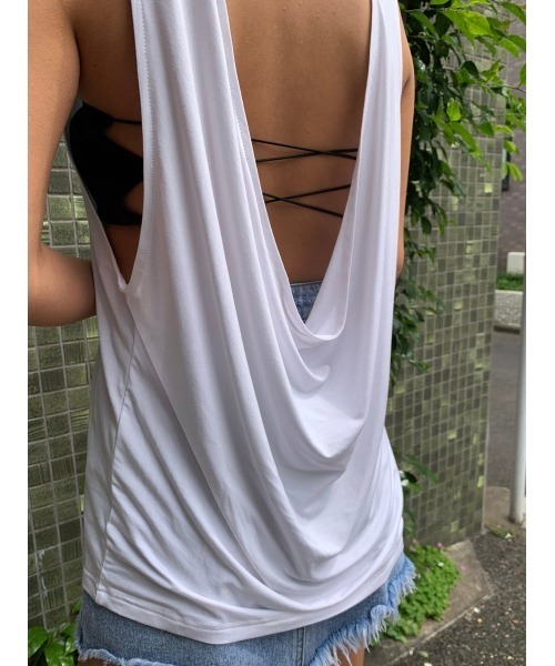 EGOIST（エゴイスト）の「バックドレープタンクトップ（タンクトップ・レディース・ライトブラウン/ブラック/ホワイト・FREE）」の6枚目の写真