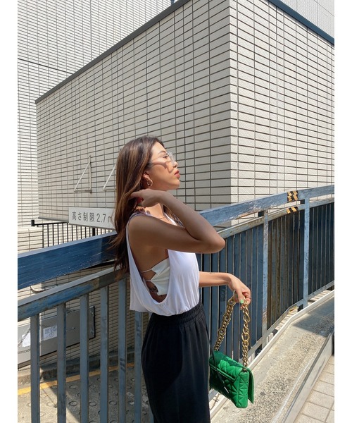 EGOIST（エゴイスト）の「バックドレープタンクトップ（タンクトップ・レディース・ライトブラウン/ブラック/ホワイト・FREE）」の17枚目の写真