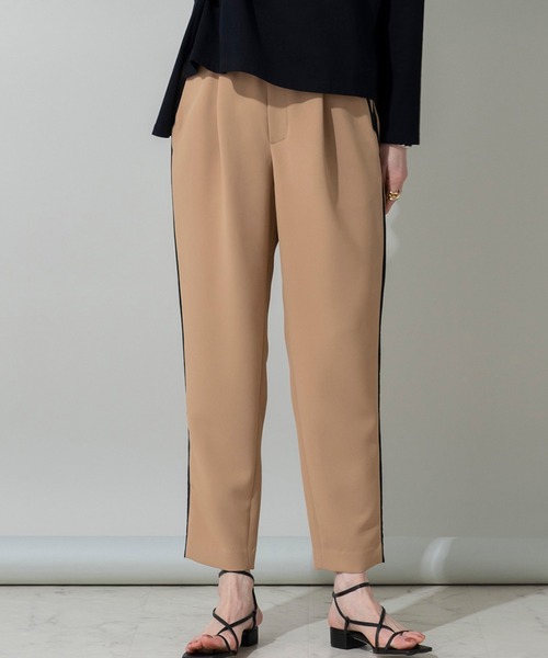 EUCLAID（エウクレイド）の「配色サイドラインパンツ（スラックス・レディース・オフホワイト/ベージュ・36/38/40）」の2枚目の写真