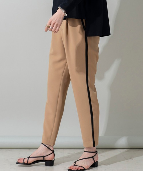 EUCLAID（エウクレイド）の「配色サイドラインパンツ（スラックス・レディース・オフホワイト/ベージュ・36/38/40）」の6枚目の写真