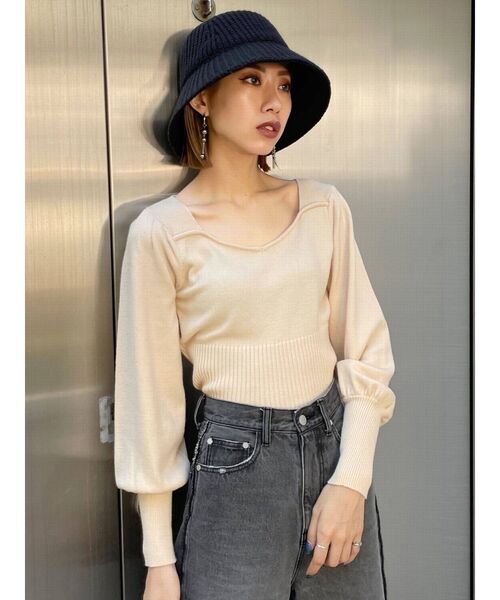 EMODA(エモダ)の「コンパクトパフニット(ニット/セーター・レディース・ブラック/ネイビー/グリーン/アイボリー・FREE)」の2枚目の写真