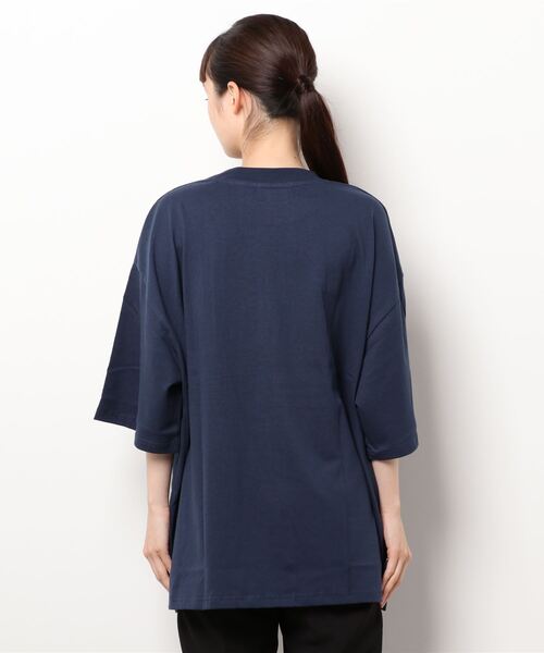 SPINNS（スピンズ）の「【ゆるシルエット】カレッジロゴ刺繍 半袖Tシャツ（Tシャツ/カットソー・レディース・ダークグリーン/ネイビー/オフホワイト/ブルー・ONESIZE）」の6枚目の写真