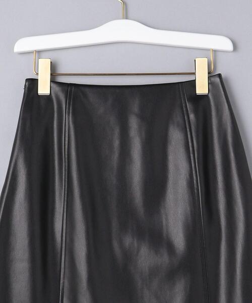 UNITED ARROWS(ユナイテッドアローズ)の「<UNITED ARROWS>フェイクレザー セミフレア スカート G(スカート・レディース・ブラック・36/38/40)」の12枚目の写真