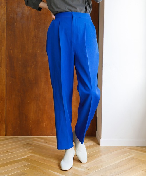 koe（コエ）の「センタープレスカラーテーパードパンツ＊（スラックス・レディース・ライトグレー/レッド/オリーブ/ブルー/マスタード/ブラック/パープル/オレンジ/ボルドー/ブルーグリーン・M）」の5枚目の写真