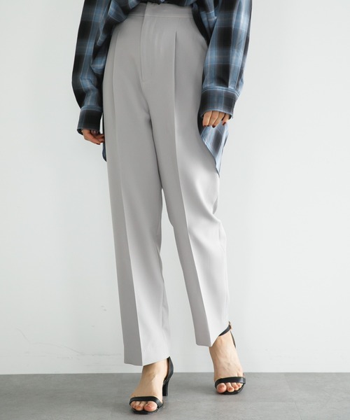 koe（コエ）の「センタープレスカラーテーパードパンツ＊（スラックス・レディース・ライトグレー/レッド/オリーブ/ブルー/マスタード/ブラック/パープル/オレンジ/ボルドー/ブルーグリーン・M）」の3枚目の写真