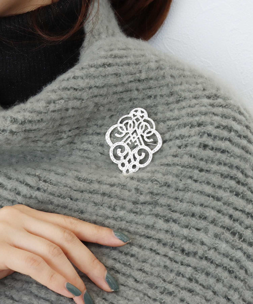 Three Four Time（ｽﾘｰﾌｫｰﾀｲﾑ）の「マットモノグラムブローチ【入卒/フォーマル/デイリー】（ブローチ/コサージュ・レディース・ゴールド/シルバー・FREE）」の5枚目の写真