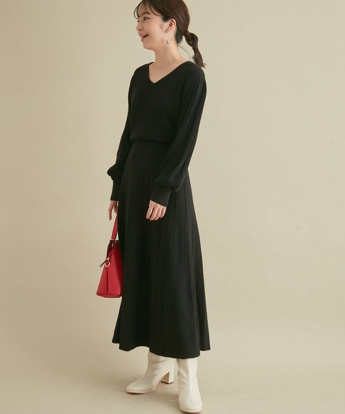 フィットアンドフレアのシルエットがきれいなプリーツニットワンピース ワンピース Vis ビス のファッション通販 Zozotown