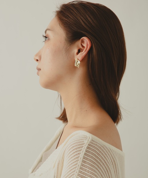 COLOR TOKYO ACCESSORIES(カラートウキョウアクセサリー)の「しわデザインメタルピアス(ピアス(両耳用)・レディース・シルバー/ゴールド・FREE)」の5枚目の写真