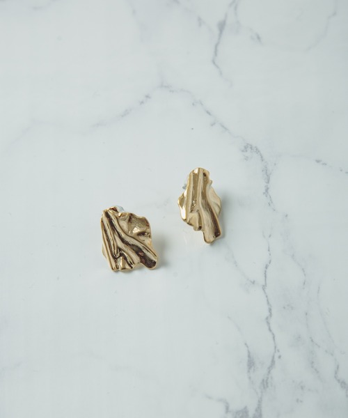 COLOR TOKYO ACCESSORIES(カラートウキョウアクセサリー)の「しわデザインメタルピアス(ピアス(両耳用)・レディース・シルバー/ゴールド・FREE)」の8枚目の写真