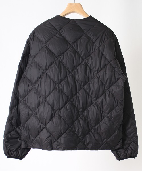 Vincent et Mireille（バンソンエミレイユ）の「[Vincent et Mireille/ヴァンソン エ ミレイユ] パッカブル ノーカラーライトダウンジャケット（ダウンジャケット/コート・レディース・ブラック/オリーブ・40/38）」の16枚目の写真