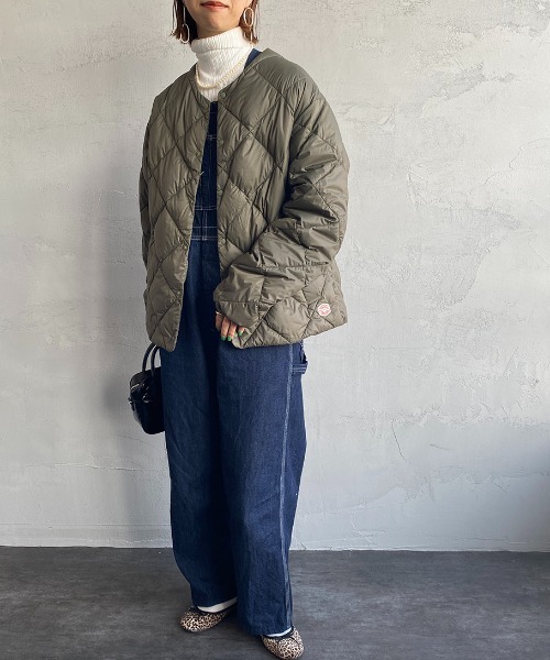 Vincent et Mireille（バンソンエミレイユ）の「[Vincent et Mireille/ヴァンソン エ ミレイユ] パッカブル ノーカラーライトダウンジャケット（ダウンジャケット/コート・レディース・ブラック/オリーブ・40/38）」の22枚目の写真