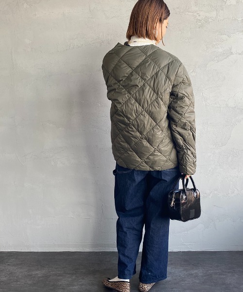 Vincent et Mireille（バンソンエミレイユ）の「[Vincent et Mireille/ヴァンソン エ ミレイユ] パッカブル ノーカラーライトダウンジャケット（ダウンジャケット/コート・レディース・ブラック/オリーブ・40/38）」の10枚目の写真