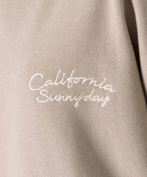 Mac-House（マックハウス）の「UNDERWRAPS アンダーラップス ビッグシルエット フェイクレイヤード ロゴ刺繍 裏起毛スウェットトレーナー（スウェット・レディース・ベージュ/グリーン/チャコール・フリー）」の18枚目の写真