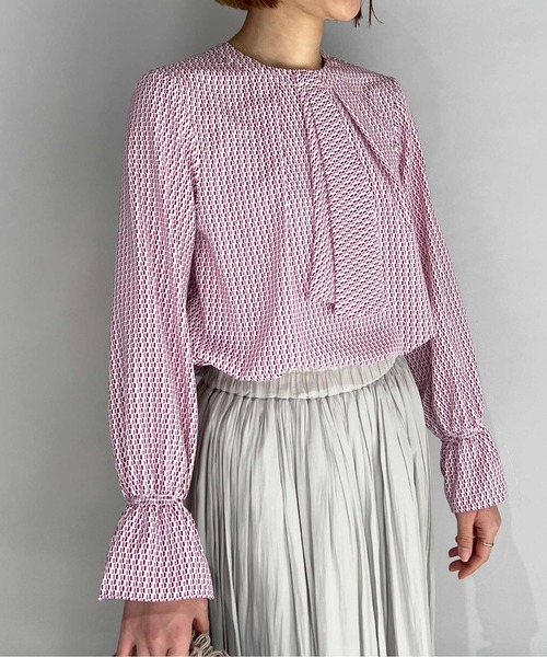 PICCIN(ピッチン)の「レトロプリントボウタイブラウス(シャツ/ブラウス・レディース・ベージュ/サックスブルー/ピンク・M)」の3枚目の写真