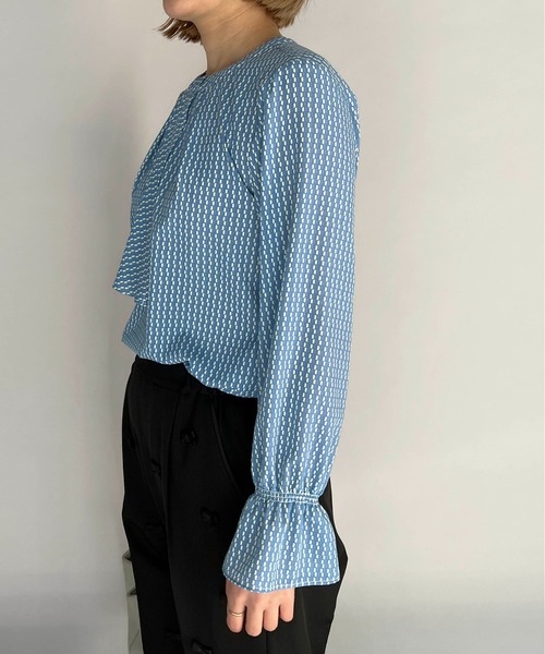 PICCIN(ピッチン)の「レトロプリントボウタイブラウス(シャツ/ブラウス・レディース・ベージュ/サックスブルー/ピンク・M)」の5枚目の写真