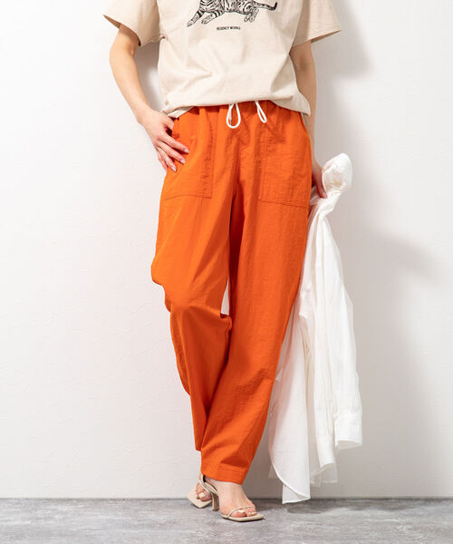 NOLLEY’S（ノーリーズ）の「【WEB限定サイズあり】ナイロン撥水タフタベイカーパンツ（その他パンツ・レディース・ブルー/ホワイト/ブラック/オレンジ/ライトグリーン・40/38/36）」の5枚目の写真