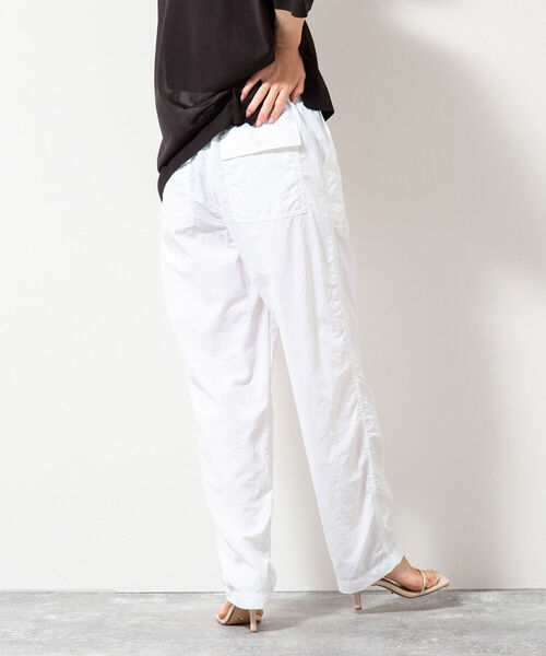 NOLLEY’S（ノーリーズ）の「【WEB限定サイズあり】ナイロン撥水タフタベイカーパンツ（その他パンツ・レディース・ブルー/ホワイト/ブラック/オレンジ/ライトグリーン・40/38/36）」の12枚目の写真