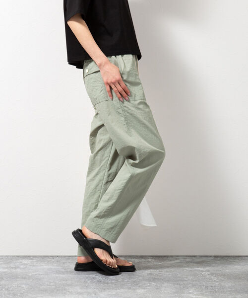 NOLLEY’S（ノーリーズ）の「【WEB限定サイズあり】ナイロン撥水タフタベイカーパンツ（その他パンツ・レディース・ブルー/ホワイト/ブラック/オレンジ/ライトグリーン・40/38/36）」の16枚目の写真