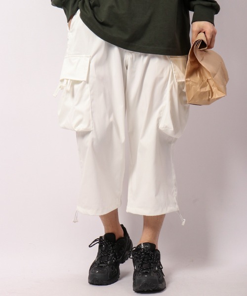 SUGGESTION（サジェッション）の「SUGGESTION ワイドカーゴクロップドパンツ（カーゴパンツ・メンズ・グレイッシュベージュ/ブラック/ホワイト・M/L）」の2枚目の写真