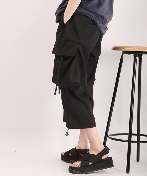 SUGGESTION（サジェッション）の「SUGGESTION ワイドカーゴクロップドパンツ（カーゴパンツ・メンズ・グレイッシュベージュ/ブラック/ホワイト・M/L）」の17枚目の写真