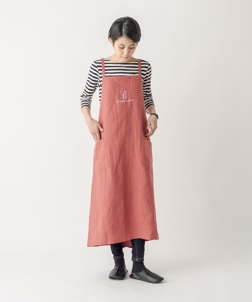 CUISINE HABITS（クイジーヌハビッツ）の「【ギフトラッピング商品】リネンエプロン＆花の入浴剤 ギフトセット 母の日（エプロン・レディース・レッド・フリー）」の5枚目の写真