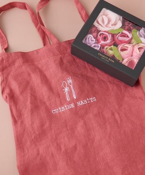 CUISINE HABITS（クイジーヌハビッツ）の「【ギフトラッピング商品】リネンエプロン＆花の入浴剤 ギフトセット 母の日（エプロン・レディース・レッド・フリー）」の11枚目の写真