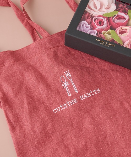 CUISINE HABITS（クイジーヌハビッツ）の「【ギフトラッピング商品】リネンエプロン＆花の入浴剤 ギフトセット 母の日（エプロン・レディース・レッド・フリー）」の12枚目の写真