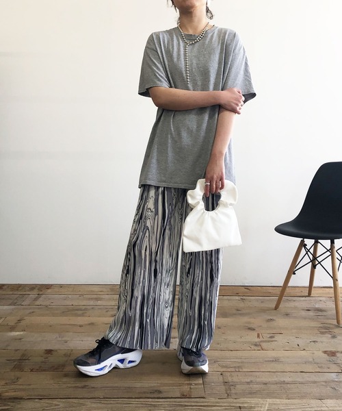 Kotoe（コトエ）の「【セルフカット可能】 レディース カラー マーブル柄 デザイン プリーツパンツ（その他パンツ・レディース・ブラック/ピンク/イエロー/ライトパープル/ライトブラック/ライトグリーン・L/M/FREE）」の2枚目の写真