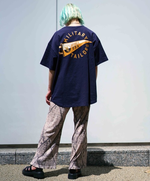 AVIREX(アヴィレックス)の「【WEB&DEPOT限定】PENNANT PRINT TUNIC ONEPIECE/ ペナントプリントチュニックワンピース(チュニック・レディース・ネイビー/グリーン/アイボリー・FREE)」の4枚目の写真