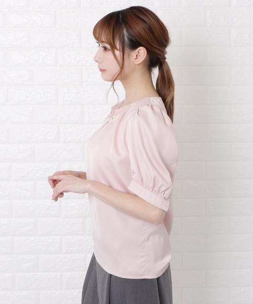 Lace Ladies(レースレディース)の「パールチェーンVネック半袖ブラウス(シャツ/ブラウス・レディース・ピンク/ホワイト・L/M/S)」の6枚目の写真