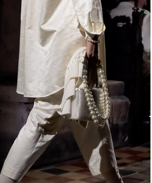 Simone Rocha（シモーネロシャ）の「LONG POINTED COLLAR SHIRT DRESS（ドレス・レディース・ブラック/クリーム・4/6）」の3枚目の写真