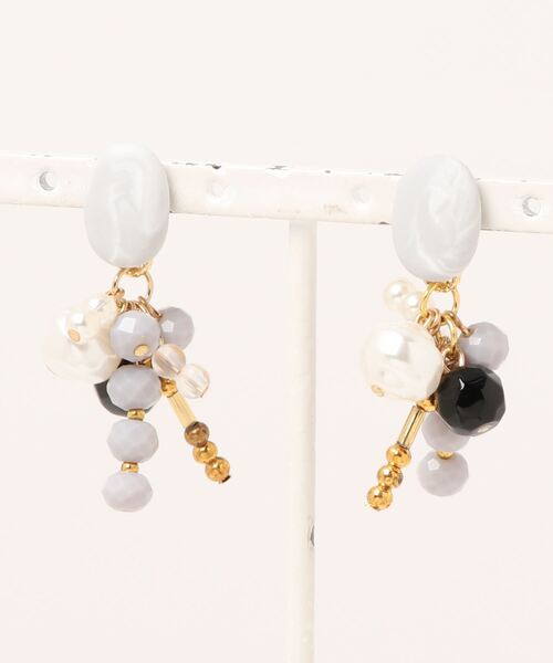 tone(トーン)の「【atelier*mio】クレイ × ミックスビジュー costume jewelry pierce(ピアス(両耳用)・レディース・ホワイト/ブラック/グレー・FREE)」の3枚目の写真