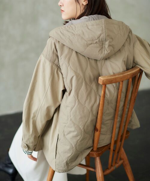 le.coeur blanc(ルクールブラン)の「キルティングコンビミリタリージャケット(ミリタリージャケット・レディース・ベージュ/カーキオリーブ・38)」の8枚目の写真