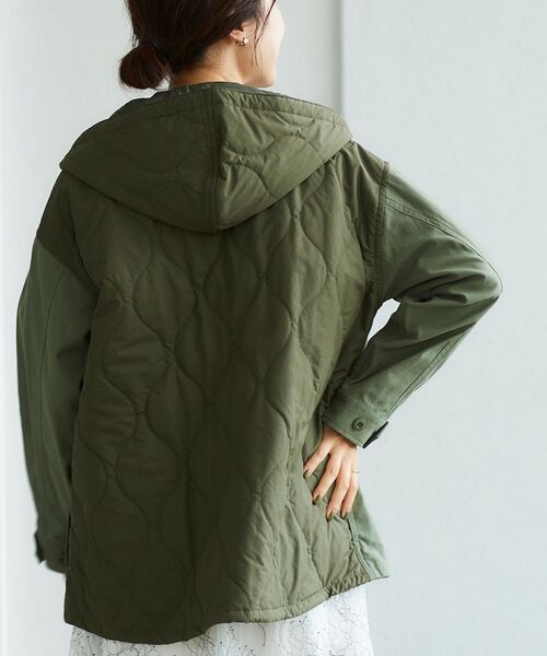 le.coeur blanc(ルクールブラン)の「キルティングコンビミリタリージャケット(ミリタリージャケット・レディース・ベージュ/カーキオリーブ・38)」の6枚目の写真
